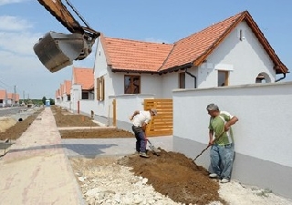 Ócsai lakópark - Húsz család költözhet, hatvan házra új pályázatot írnak ki