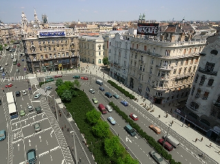 Megkezdődött a Ferenciek terének átalakítása a fővárosban + GALÉRIA